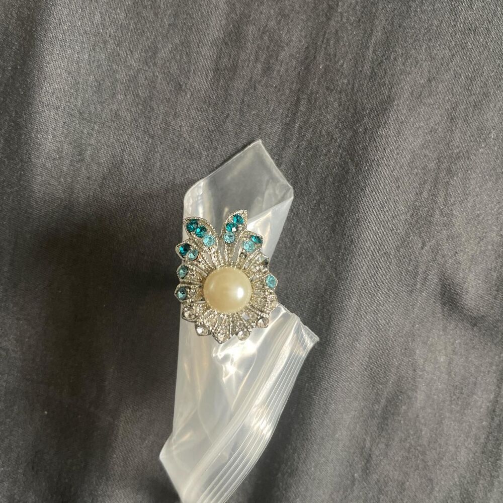 Unbranded Women's White and Silver Jewellery